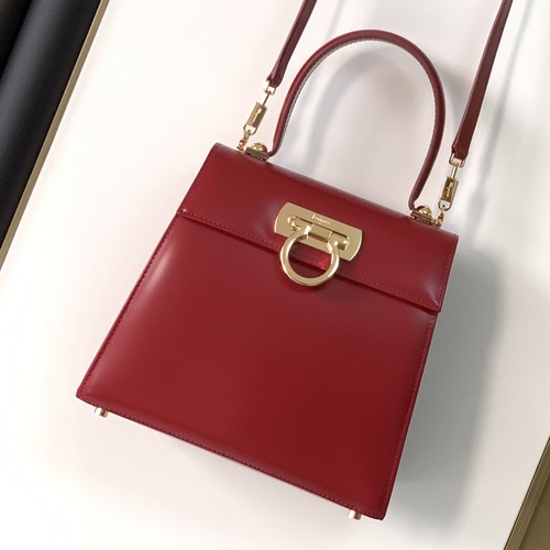 FERRAGAMO 살바토레 페라가모 FW2023 Gancino 장식 블랙 토트백