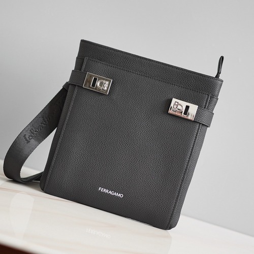 FERRAGAMO 페라가모 FW2023 Gancini 크로스백