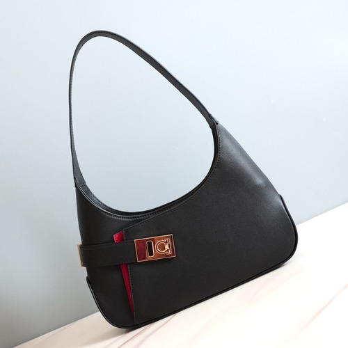 FERRAGAMO 페라가모 간치니 스트랩 숄더백 EE-216295